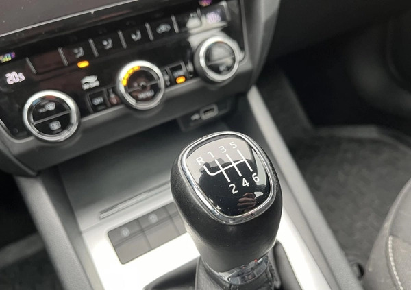 Skoda Octavia cena 54900 przebieg: 109819, rok produkcji 2018 z Szczawno-Zdrój małe 254